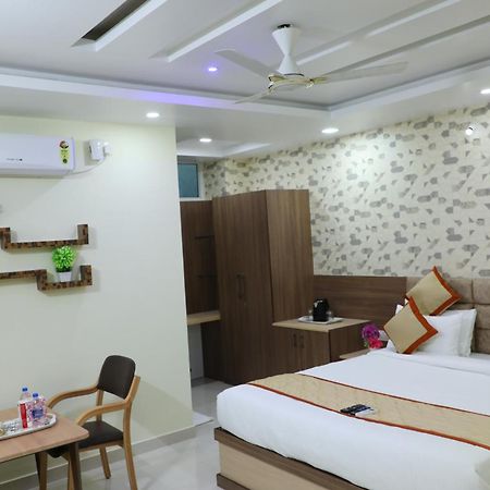 Hotel 8th Mile Suites Bangalore Exterior foto