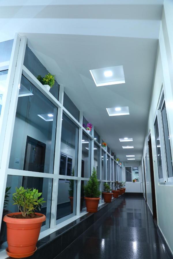 Hotel 8th Mile Suites Bangalore Exterior foto