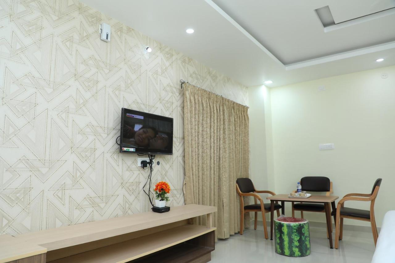 Hotel 8th Mile Suites Bangalore Exterior foto