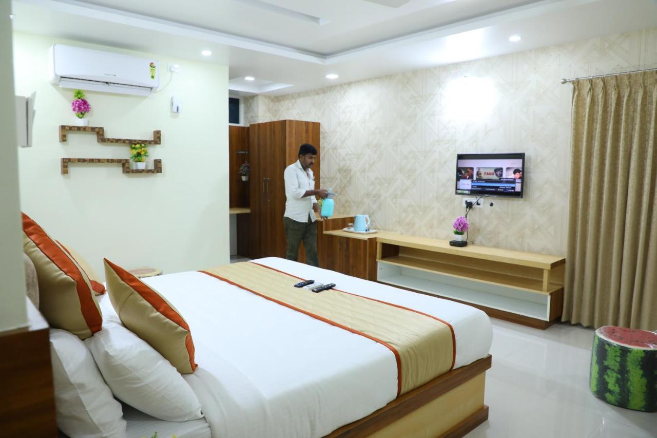 Hotel 8th Mile Suites Bangalore Exterior foto