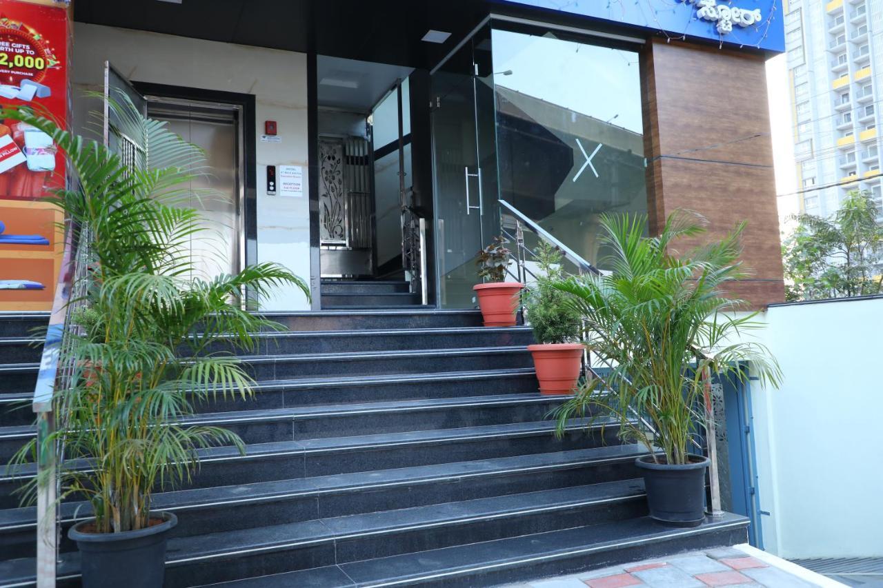 Hotel 8th Mile Suites Bangalore Exterior foto